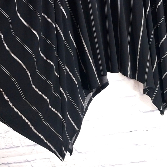NWT Striped Black & White Striped Skirt Sz 26/28 - Picture 2 of 5
